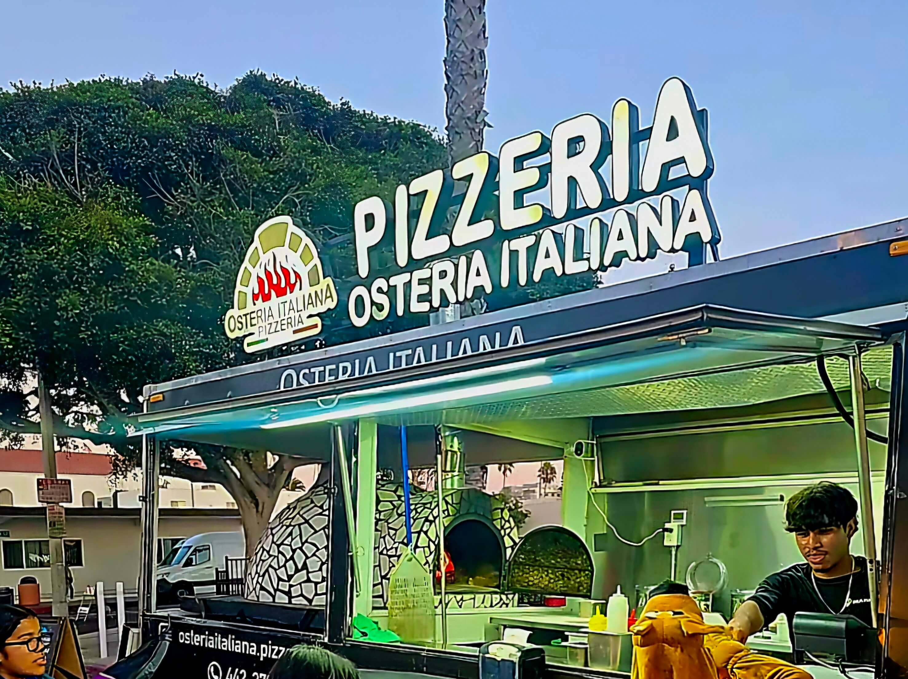 The OI Pizzeria - Osteria Italiana food truck.